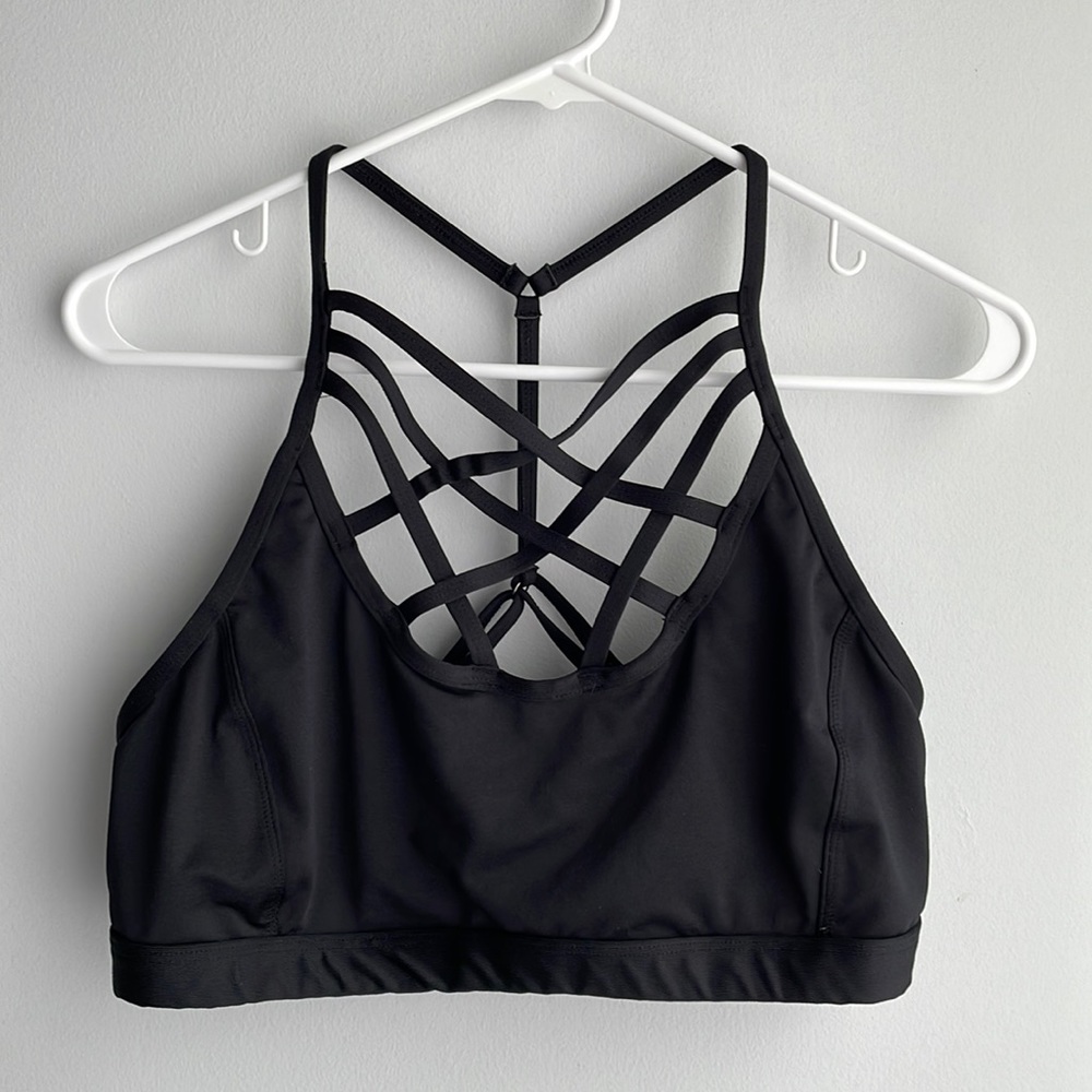 Black Calia Sports bra strappy cross front detail 🖤